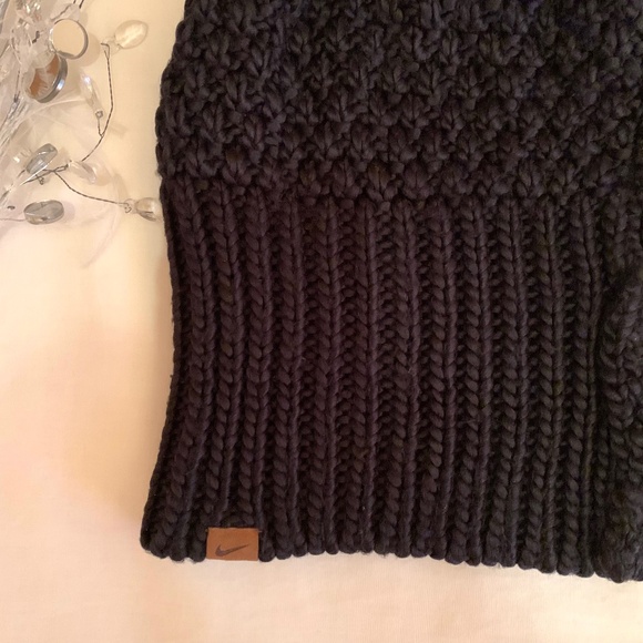 NIKE Women Black Knitted Beanie - Picture 2 of 7